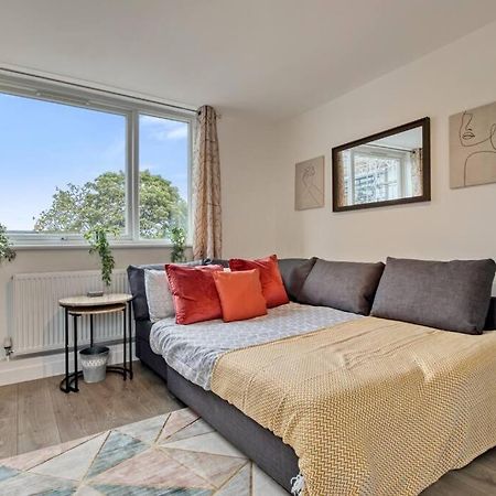 Apartmán Hidden Gem In Battersea W/ Free Parking Londýn Exteriér fotografie