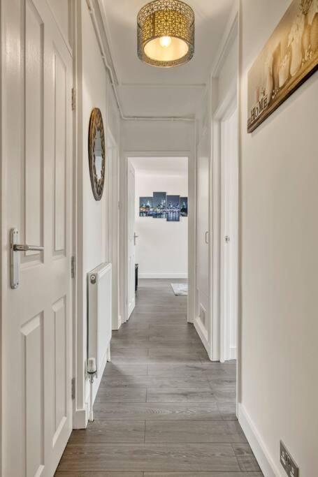 Apartmán Hidden Gem In Battersea W/ Free Parking Londýn Exteriér fotografie