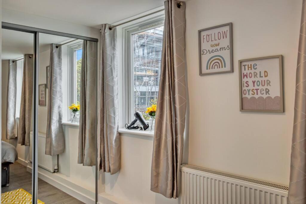 Apartmán Hidden Gem In Battersea W/ Free Parking Londýn Exteriér fotografie