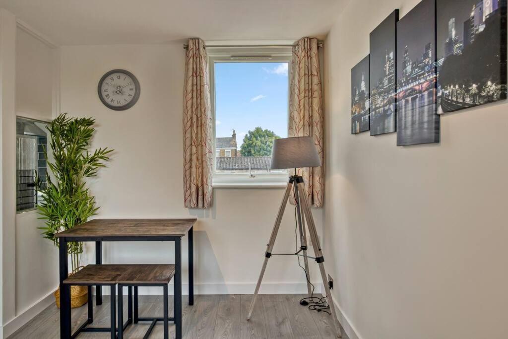 Apartmán Hidden Gem In Battersea W/ Free Parking Londýn Exteriér fotografie